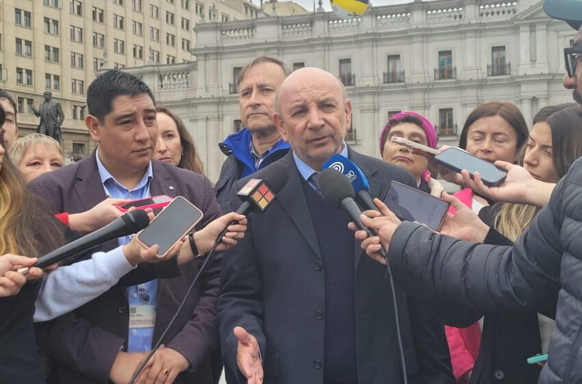  Senador Juan Luis Castro acompañó a La Moneda a representantes de organizaciones civiles para solicitar al Presidente Boric decrete alerta sanitaria por cáncer