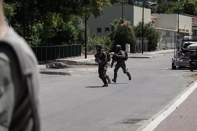  Hezbolá se incorpora a la guerra de Gaza mientras prosiguen los combates en las calles del sur de Israel