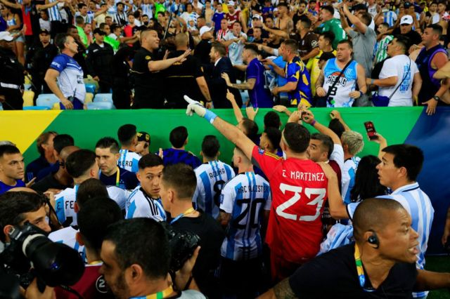  Los disturbios en el Maracaná que llevaron a Messi a sacar a los jugadores de la selección argentina