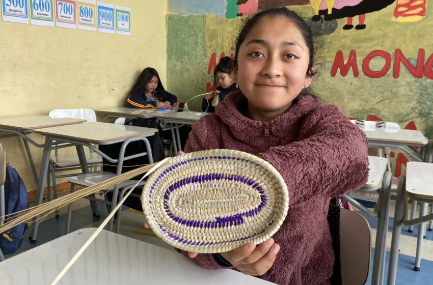  Estudiantes de la escuela Galvarino de Huentelolen aprendieron la técnica ancestral del trabajo en ñocha