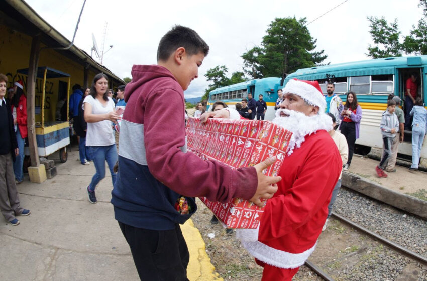  Tren de Navidad de la UTalca llevó regalos a localidades rurales del Maule