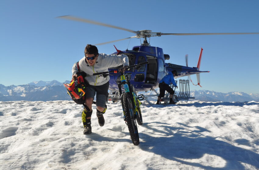  Helibike en chile: la aventura de descender la cordillera en bicicleta con el apoyo de helicópteros