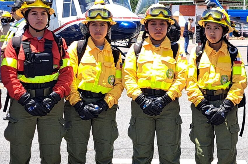  CMPC dispone de su brigada femenina y un helicóptero Chinook para combatir incendios de Valparaíso