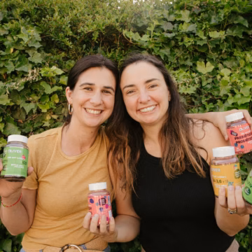 Dos madres chilenas crean Oliver Kids, marca de suplementos infantiles presente en más de 150 tiendas