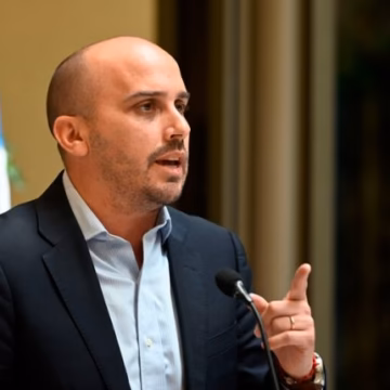 Andrés Longton impulsa proyecto que tipifica como delito el ingreso clandestino de migrantes