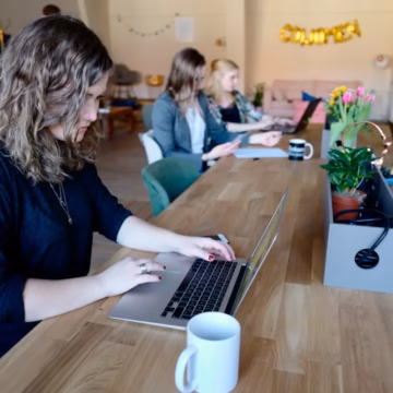 Encuesta revela principales obstáculos para el desarrollo de las mujeres en el mercado laboral