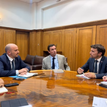 Longton impulsa reforma al INDH y acusa crisis de control institucional en reunión con Justicia