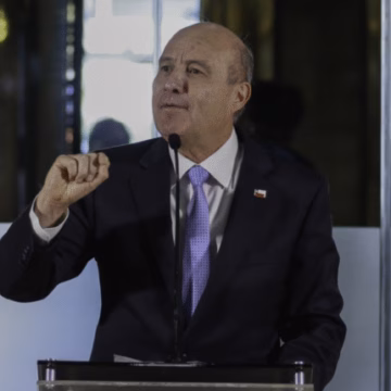 Quiroz ratifica término “descontinuar” en polémicos oficios y afirma que “no estaba diseñado para ser comunicado al público”