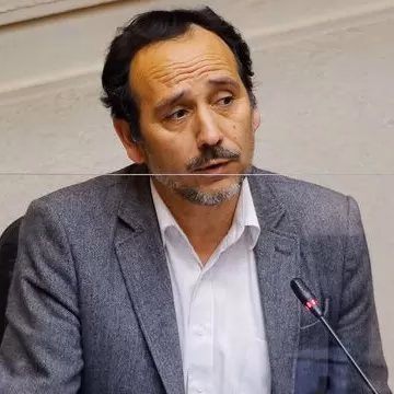 Ministra Steinert anuncia querella contra senador Núñez por injurias