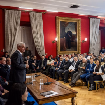 Alcaldes oficialistas cierran filas con Kast y piden fortalecer coordinación territorial con el Gobierno