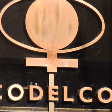 Diputados piden a Contraloría revisar millonario error de producción en Codelco