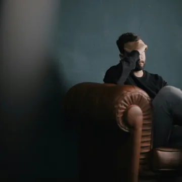 Suicidios superan ampliamente a los homicidios en Chile: la crisis silenciosa de salud mental que preocupa a expertos