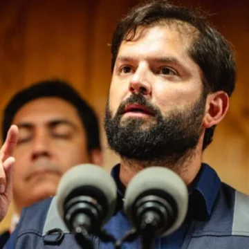 Boric critica embargos por CAE y cuestiona rechazo al levantamiento del secreto bancario