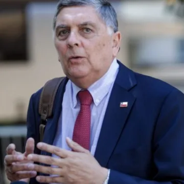 Claudio Alvarado responde a críticas de Mario Marcel y defiende estrategia económica del Gobierno