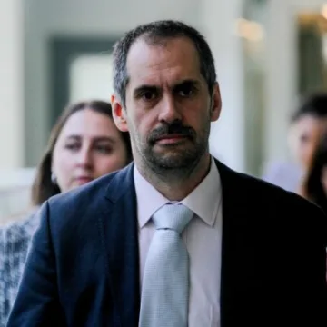 Defensa de Nicolás Grau pide declarar inadmisible acusación constitucional y niega daño fiscal