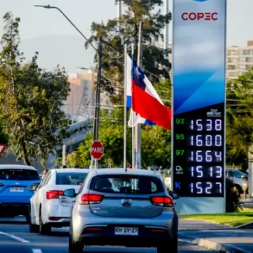 ENAP confirma fuerte baja en los combustibles: bencinas caerán hasta $106 por litro desde este jueves
