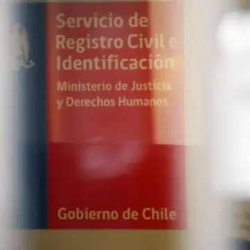 Registro Civil presenta querella por estafa tras detección de falsos funcionarios que cobraban por trámites migratorios