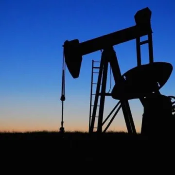 Barril de petróleo Brent baja de los 78 dólares y se acerca a niveles previos al conflicto con Irán