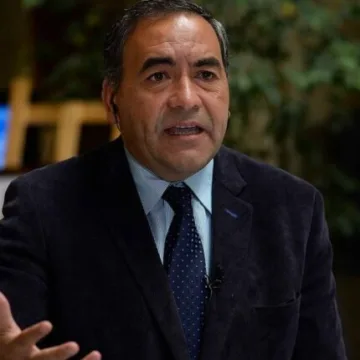 Fidel Espinoza suspende viaje a China para participar en votación de la acusación constitucional contra Nicolás Grau