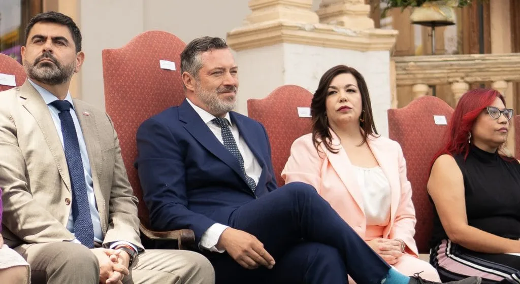 Querella por desacato complica al alcalde Sebastián Sichel tras retiro de carteles en Ñuñoa