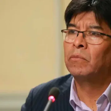 Senador Esteban Velásquez descarta apoyar una acusación contra Steinert y propone elevar el estándar para las acusaciones constitucionales