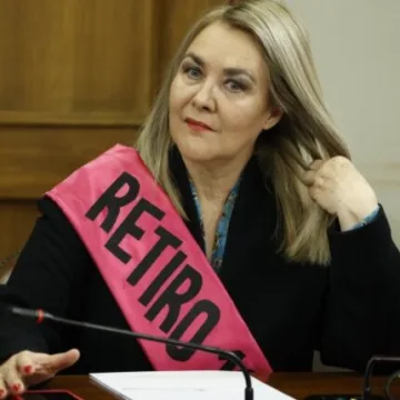 Paulsen y Pavlovic cuestionan la trayectoria política de Pamela Jiles: hablan de una “metamorfosis” y un “fraude”