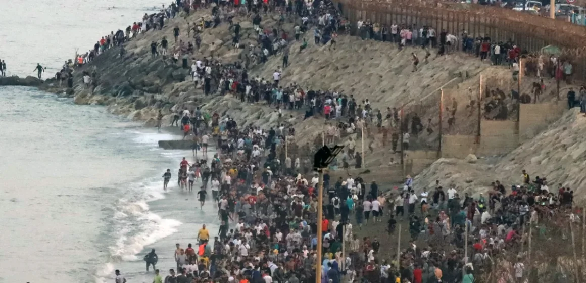Marruecos atribuye la crisis migratoria en Ceuta a mafias, desinformación y malentendidos sobre fallo judicial