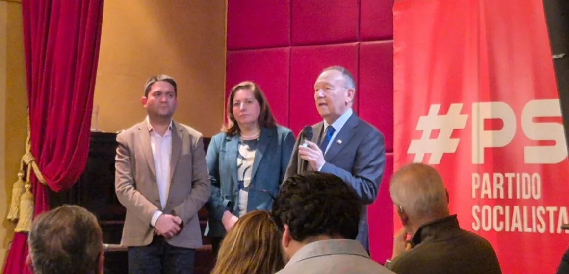 “Antes que adversarios somos personas”: ministro José García Ruminot participa en homenaje a Camilo Escalona