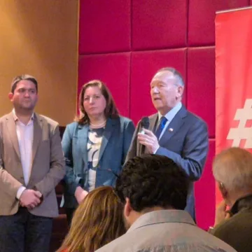 “Antes que adversarios somos personas”: ministro José García Ruminot participa en homenaje a Camilo Escalona