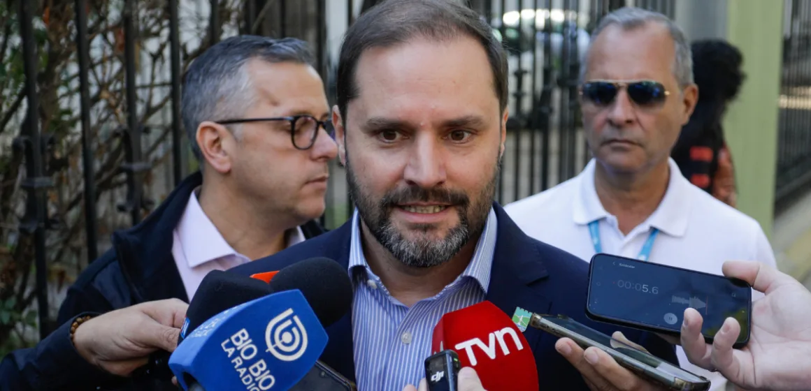 Carta Bellolio-Vodanovic abre fuego cruzado: Republicanos cuestiona al alcalde UDI por acercamiento al FA