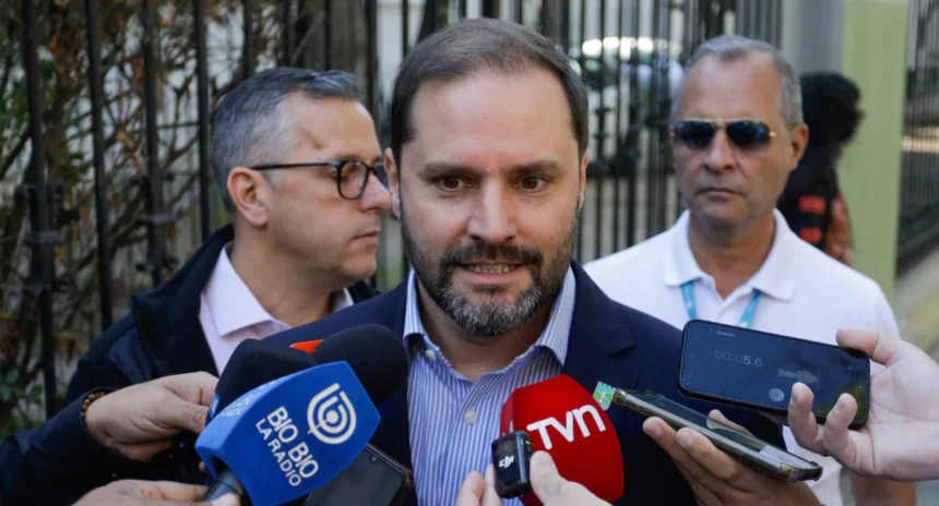 Carta Bellolio-Vodanovic abre fuego cruzado: Republicanos cuestiona al alcalde UDI por acercamiento al FA