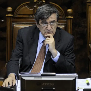 De la clandestinidad a la primera línea: los episodios que marcaron el legado político de Camilo Escalona