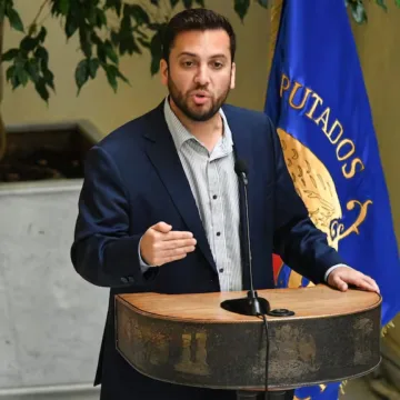 “Hay que ver las dos caras de la moneda”: Raúl Soto pide incluir ambos procesos constitucionales en clases de Historia