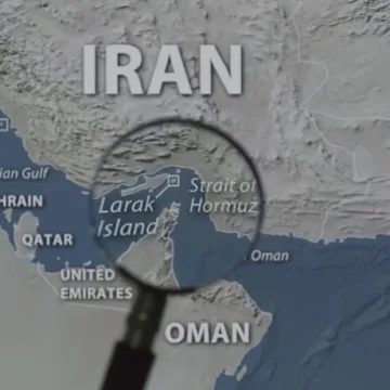 Irán acusa a EEUU de atacar un mercante en el estrecho de Ormuz: hay un muerto
