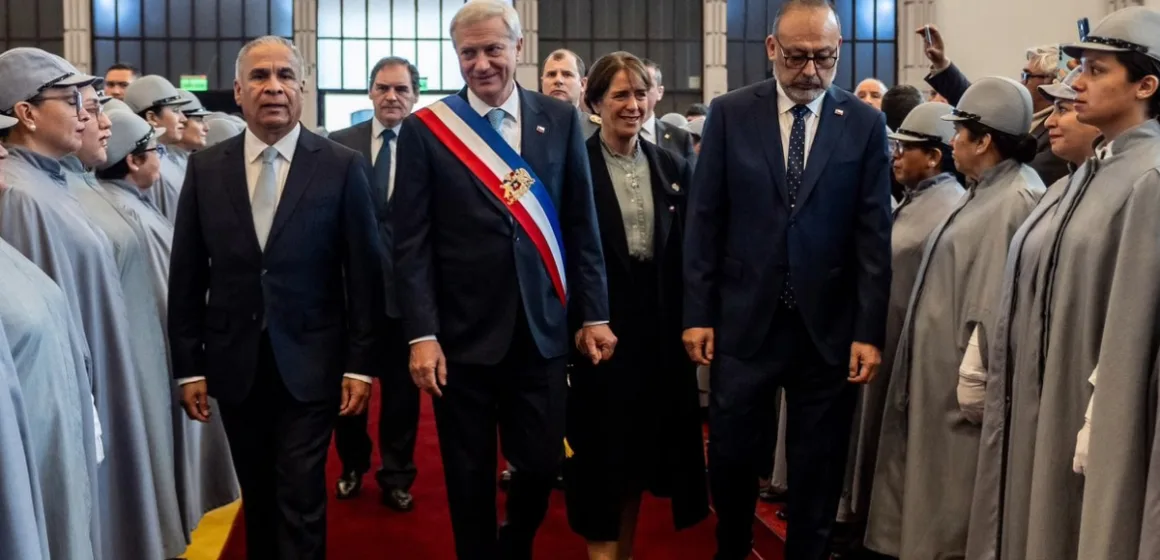 Kast en el Te Deum Evangélico: “Pasamos por un momento duro, pero tenemos que salir adelante”