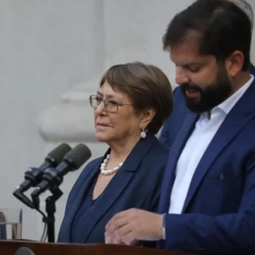 Gabriel Boric homenajea a Michelle Bachelet y destaca su trayectoria: “Nunca la han podido tumbar”