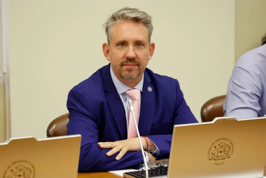 Diputado Alejandro Riquelme (6) Diputado Riquelme propone bloquear pagos a plataformas de apuestas online no autorizadas