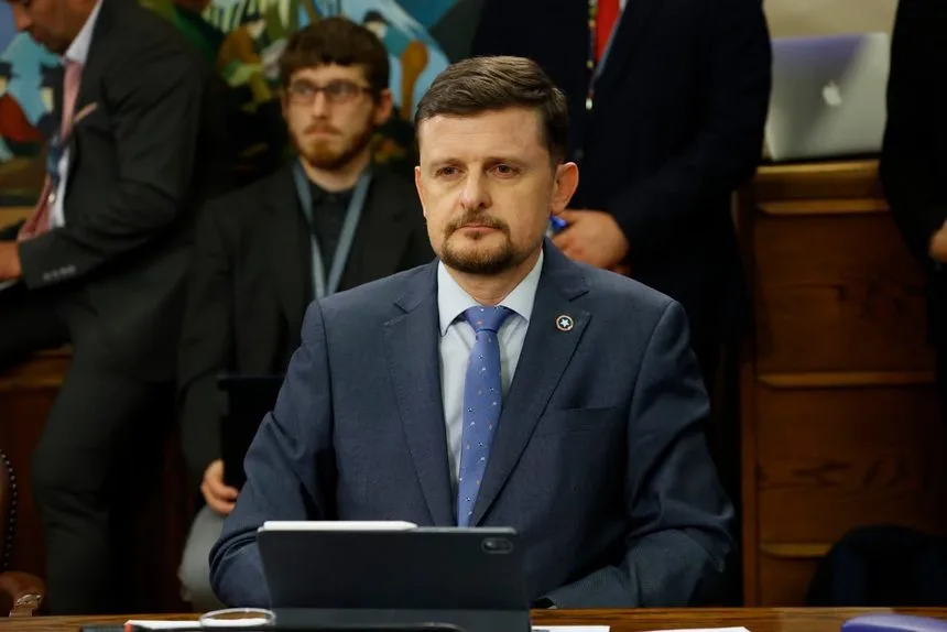 Schubert acusa a la izquierda de “irresponsable” por pedir declarar persona non grata al embajador de EE.UU.