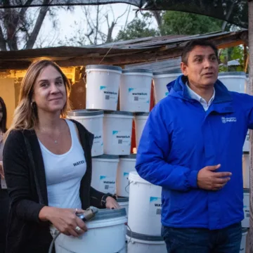 WIL_PEÑAFLOR_803 Blessd e Igor Lichnovsky se unen para llevar agua potable a familias de campamento en Peñaflor