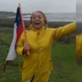“Estoy que me saco la ropa porque hay mucho calor”: alcaldesa de Hualaihué ironiza con dichos de Quiroz sobre la parafina