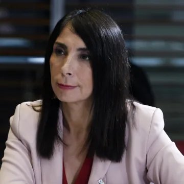 Ex ministra Karla Rubilar endurece críticas al Gobierno por “Yo Elijo Mi PC” y cuestiona el cierre de un programa clave para enfrentar la brecha digital