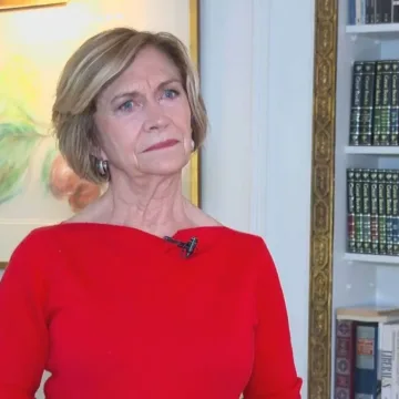 Matthei evita adelantar una candidatura presidencial y responde a la opción de un tercer mandato de Bachelet