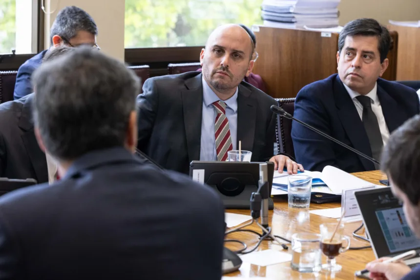 Reforma de seguridad de Longton abre un debate incómodo: ¿mano dura contra el crimen o nuevas garantías para el poder?