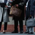 Desempleo profesional en Chile llega al 8,3%: casi 4 de cada 10 trabajadores con estudios superiores están subempleados