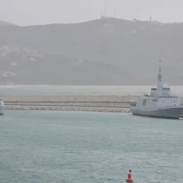 Buques de guerra marroquíes habrían ingresado en aguas españolas de Ceuta durante crisis migratoria