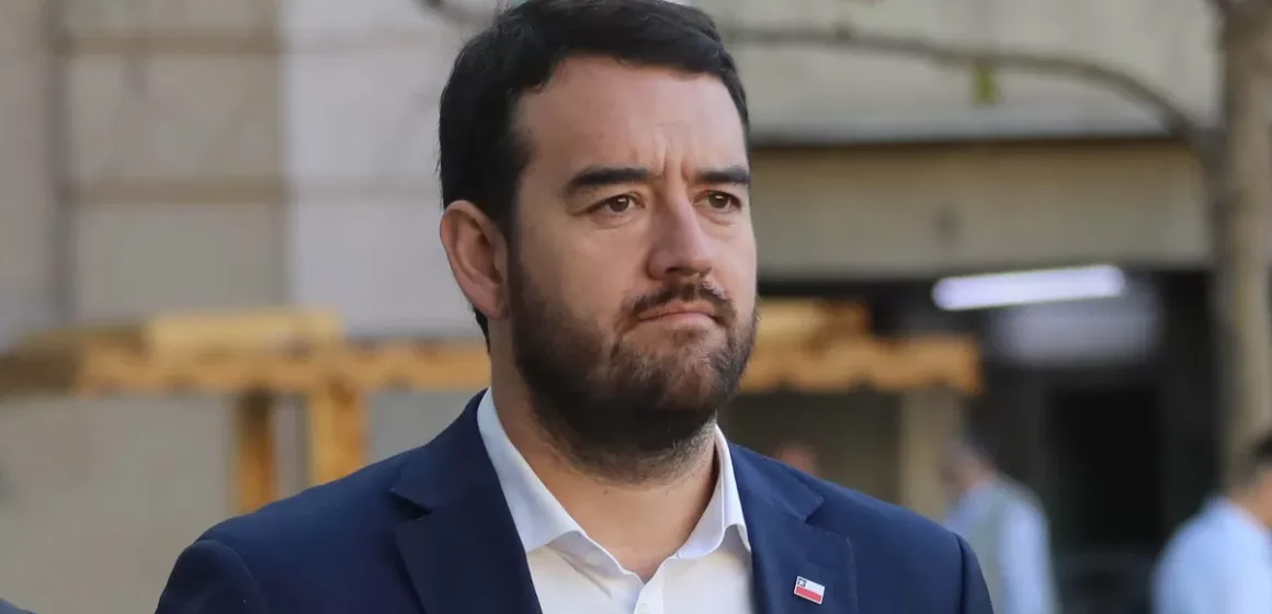 CDE se querella contra exgobernador Luciano Rivas por 10 delitos de fraude al Fisco en caso Convenios