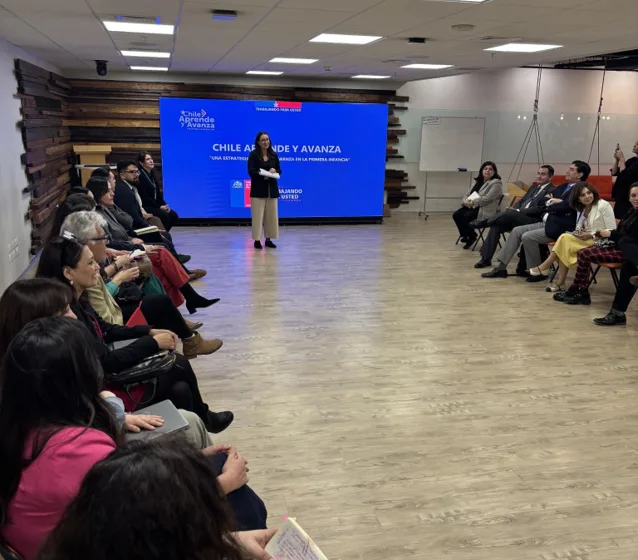Educación coordina implementación de estrategia “Chile Aprende y Avanza” en la Región Metropolitana